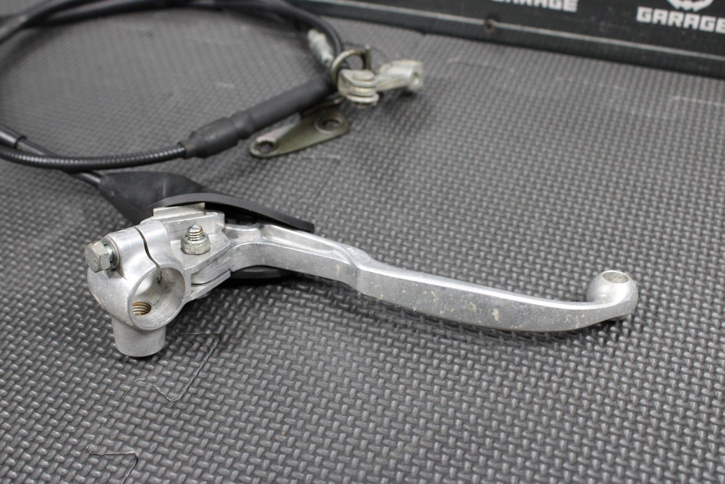 2005 SUZUKI DR200SE OEM CLUTCH CABLE LINE W LEVER & PERCH CABLE COMPLETE NICE - hggarage
