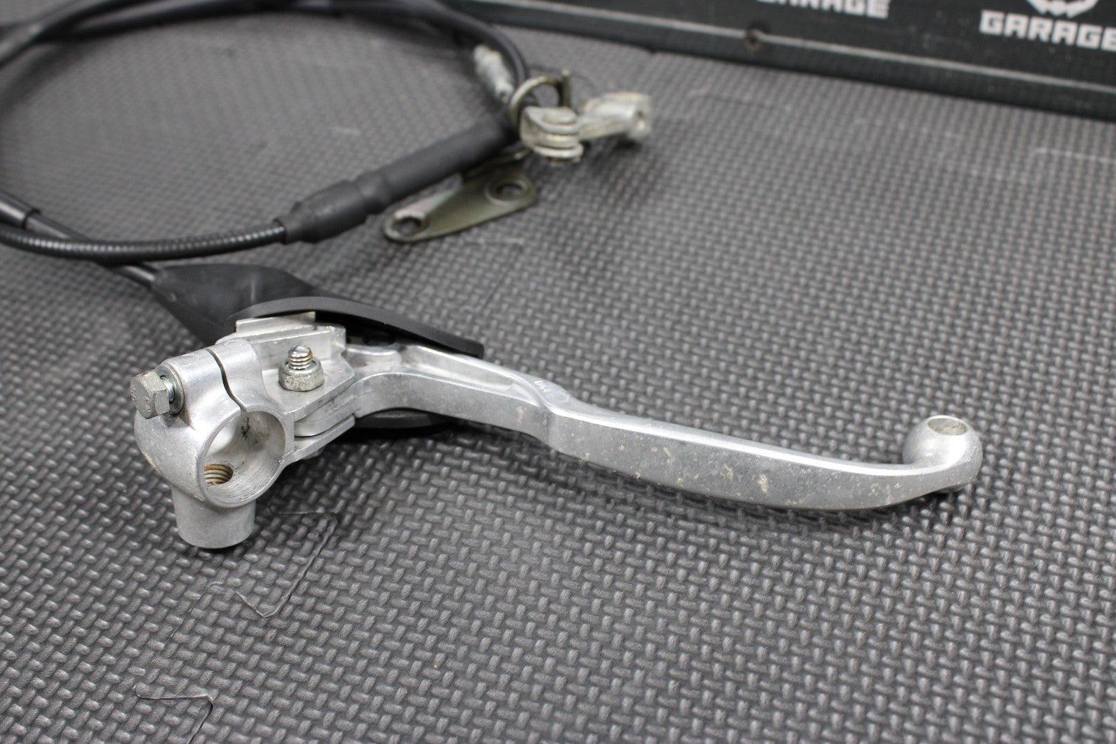 2005 SUZUKI DR200SE OEM CLUTCH CABLE LINE W LEVER & PERCH CABLE COMPLETE NICE - hggarage