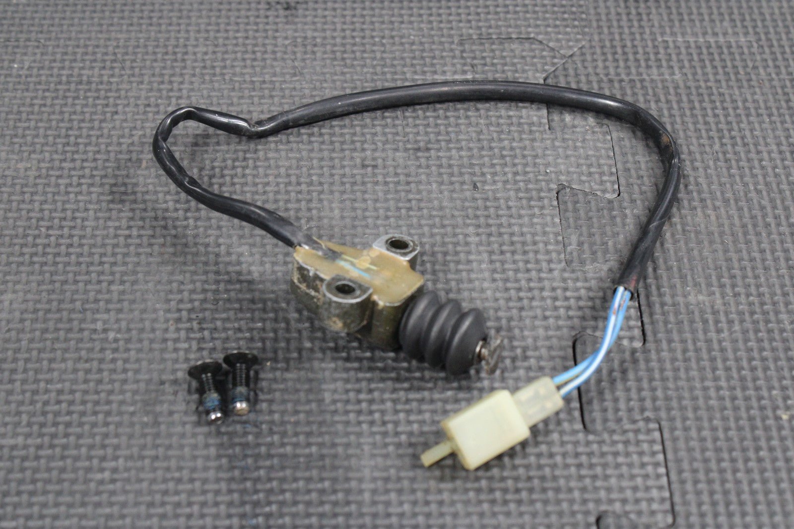 1987 87 - 00 YAMAHA TW200 OEM KICKSTAND SIDE KICK STAND SENSOR 1VJ - 82566 - 00 - 00 - hggarage
