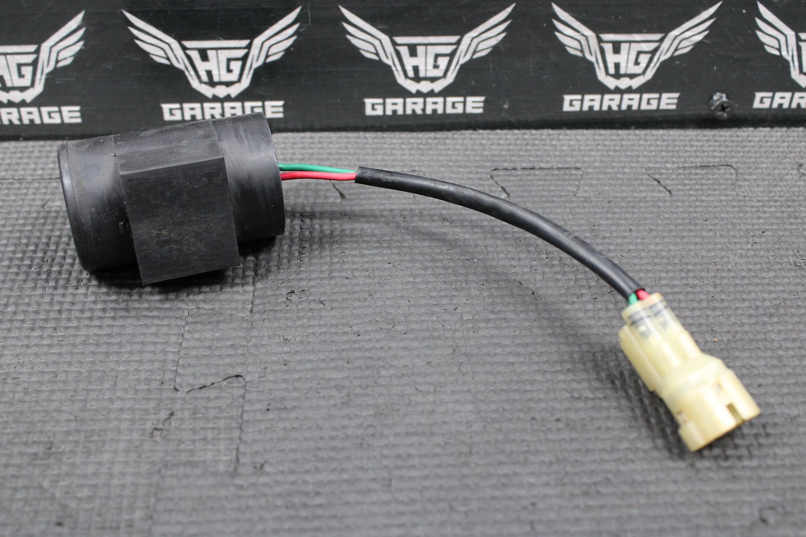 HONDA CONDENSER 2004 - 2005 TRX450 R TRX450R SPORTRAX OEM GENUINE 31700 - HP1 - 003 - hggarage