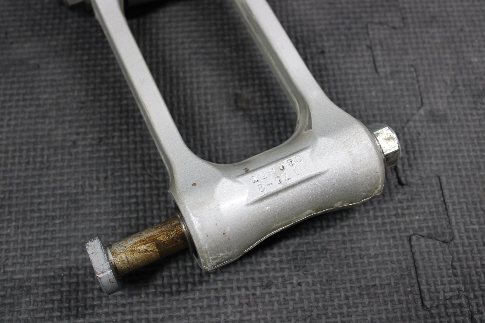 2009 YAMAHA YZ250F YZ450F OEM REAR SHOCK LINKAGE LINKS 17D - 2217A - 00 - 00 - hggarage