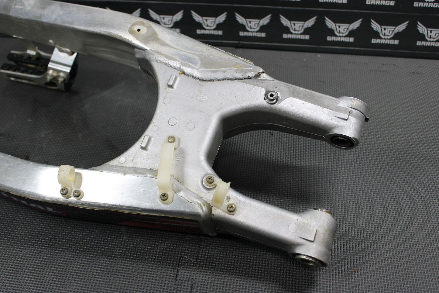 2006 HONDA CRF450R OEM SWINGARM SWING ARM SUSPENSION 52200-MEN-840