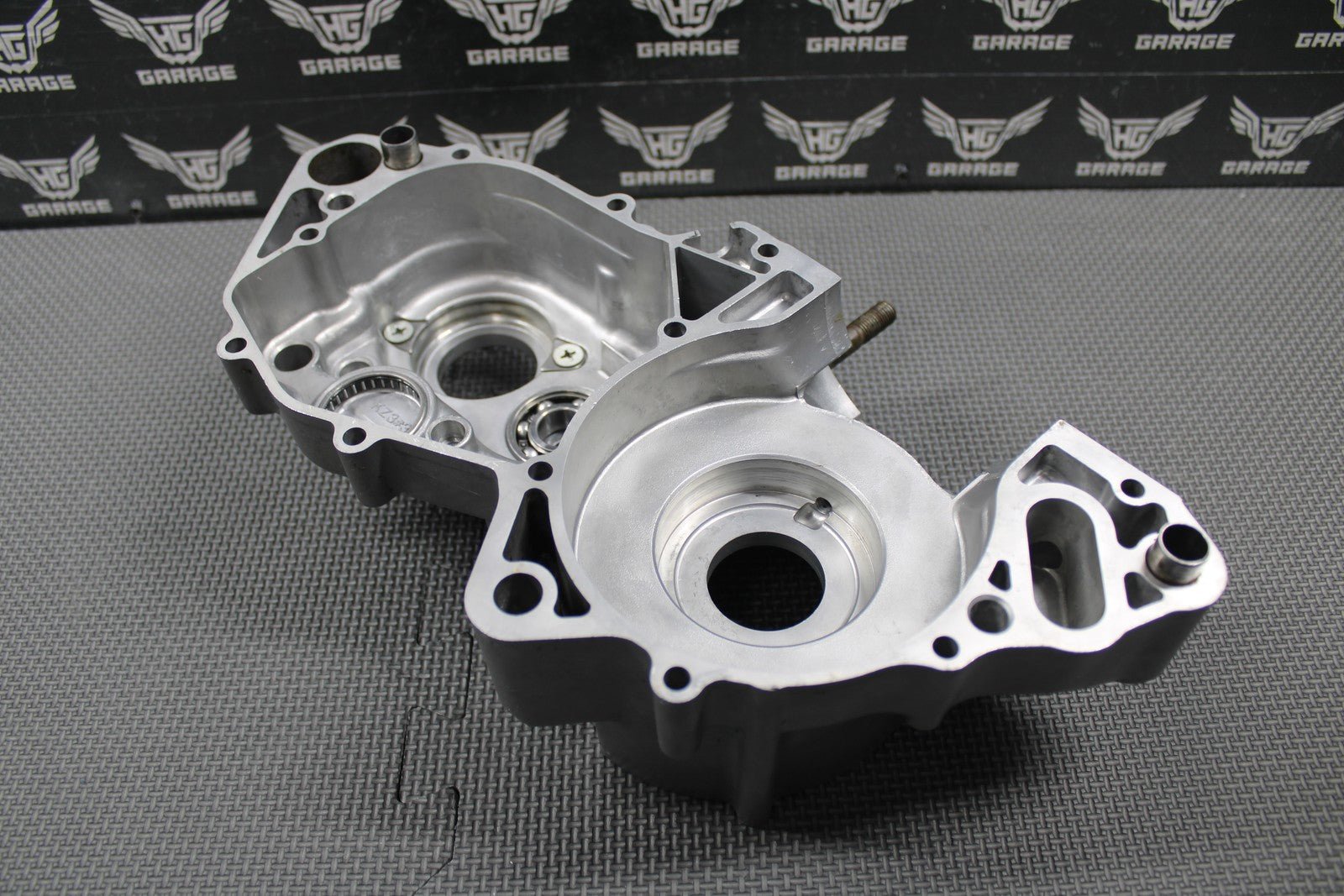 2000 2001 HONDA CR250R OEM LEFT ENGINE CRANKCASE CRANK CASE 11200 - KZ3 - P00 NICE!! - hggarage
