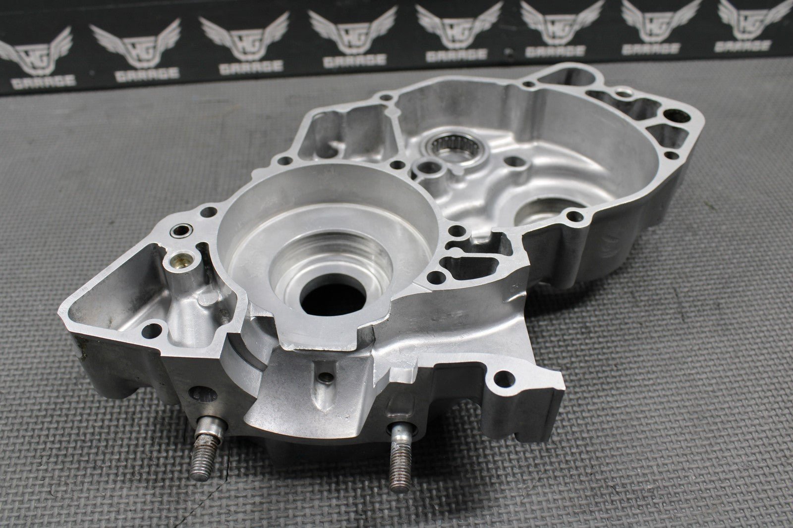 2005 SUZUKI 02 - 21 RM85 OEM ENGINE LEFT SIDE CRANKCASE CRANK CASE 11300 - 03822 - hggarage