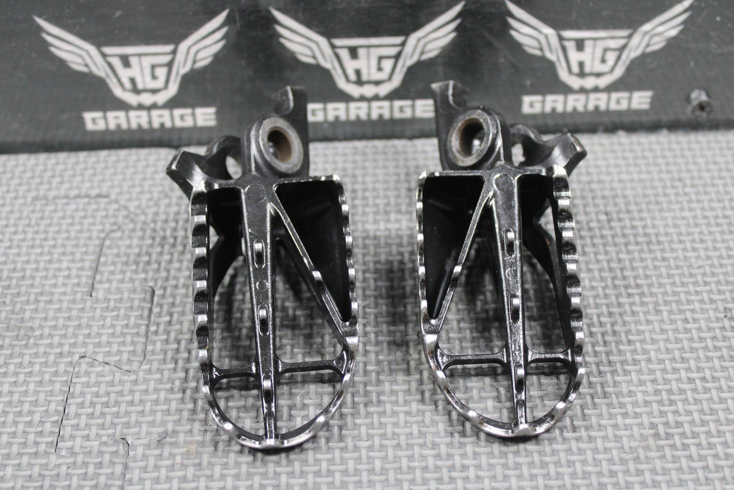2006 HONDA CRF450X CR125 CR250R OEM RIGHT LEFT FOOT REST PEGS PEDALS FOOTPEGS - hggarage