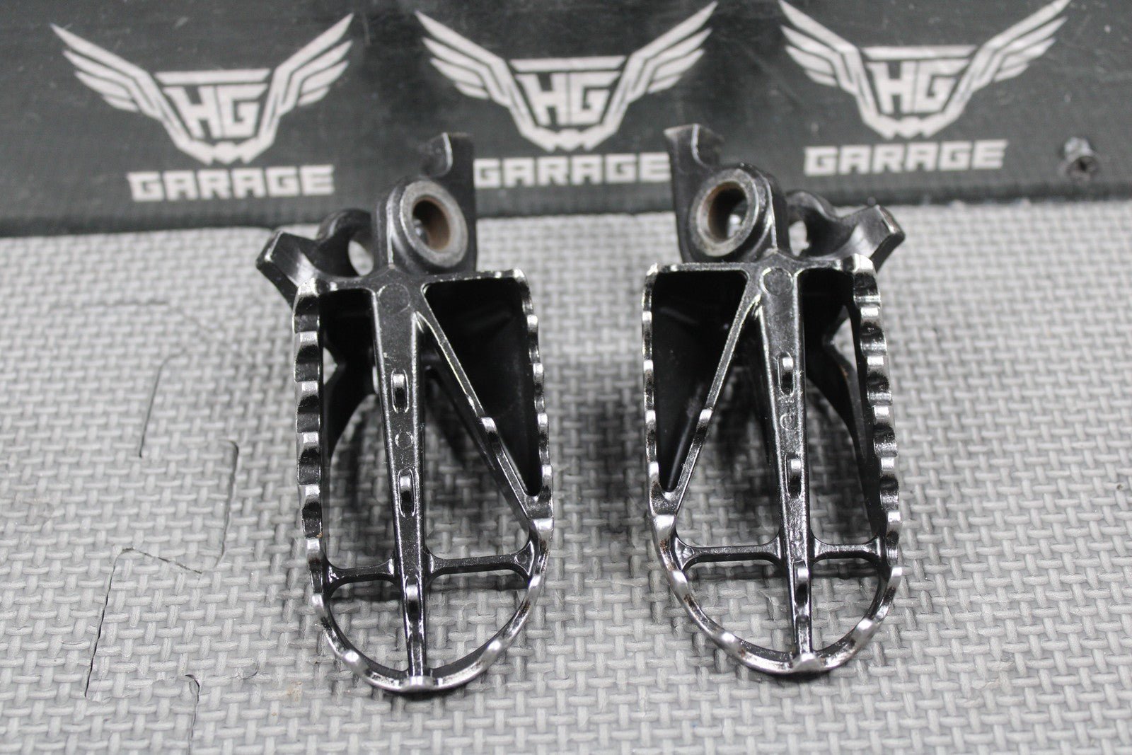 2006 HONDA CRF450X CR125 CR250R OEM RIGHT LEFT FOOT REST PEGS PEDALS FOOTPEGS - hggarage