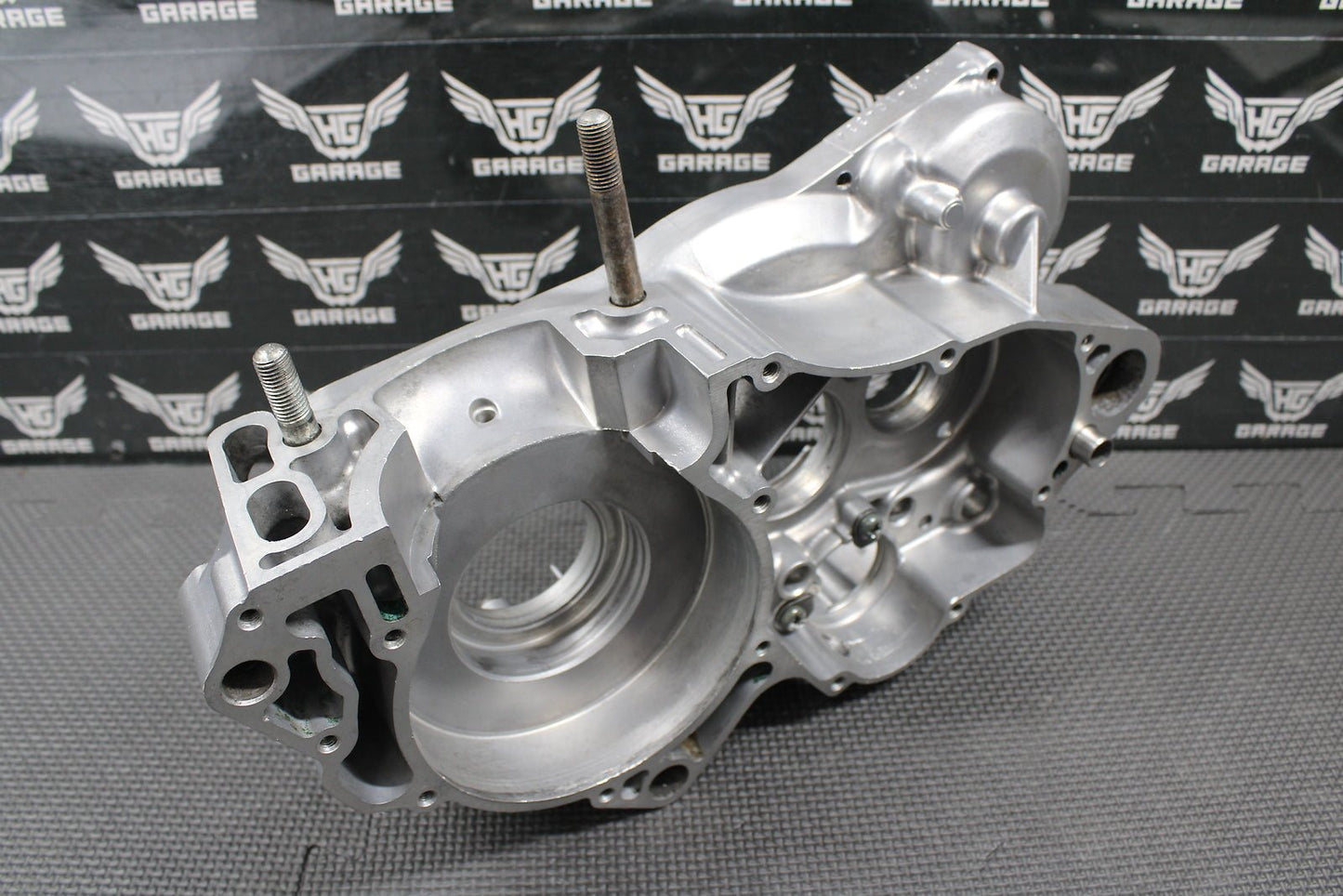 2001 SUZUKI 01 - 02 RM250 OEM RIGHT HALF ENGINE MOTOR CRANKCASE CRANK CASE BLOCK - hggarage
