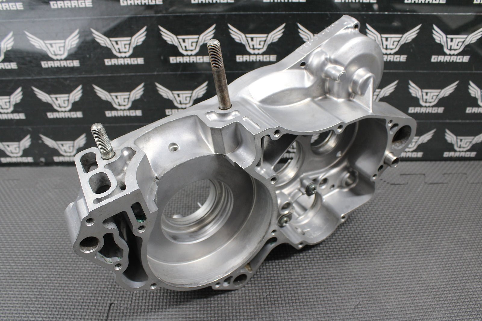2001 SUZUKI 01 - 02 RM250 OEM RIGHT HALF ENGINE MOTOR CRANKCASE CRANK CASE BLOCK - hggarage