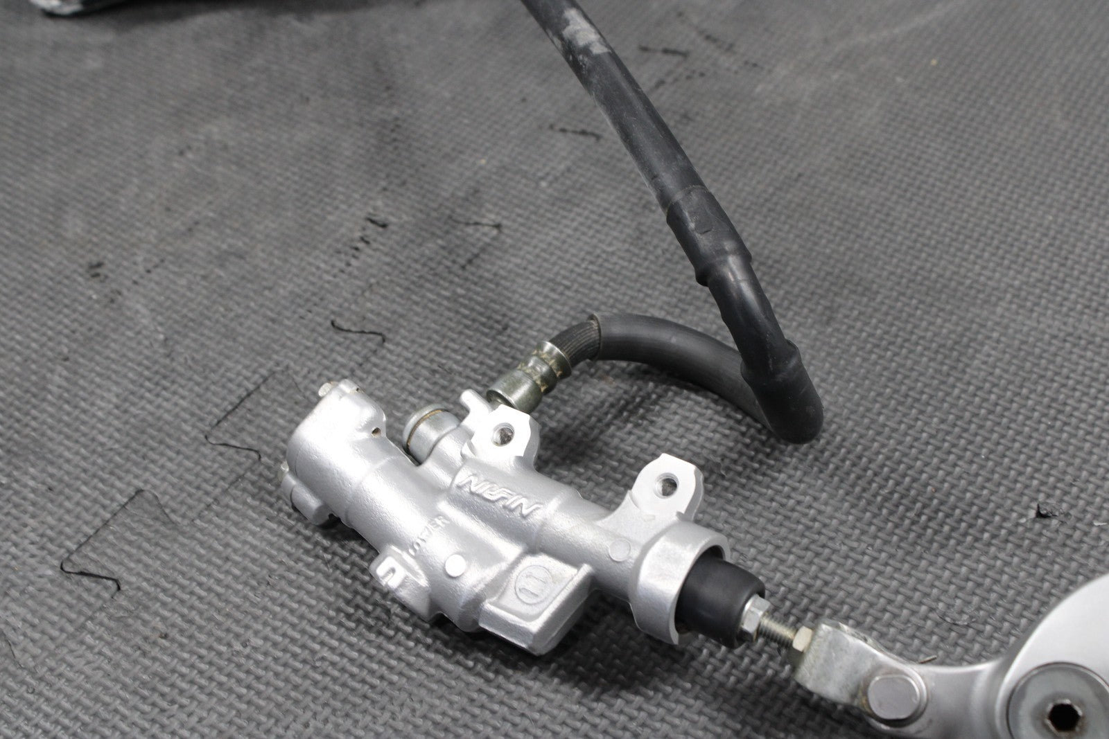 2006 YAMAHA YZ250F OEM REAR BACK BRAKE CALIPER MASTER CYLINDER LEVER PEDAL HOSE - hggarage