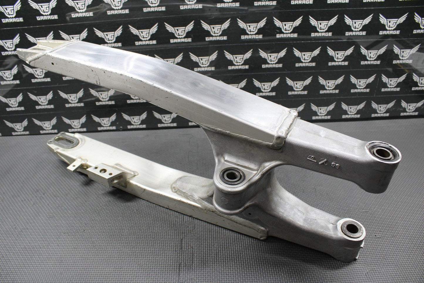 1999 SUZUKI RM125 RM250 MODEL X OEM SWINGARM SWING ARM SUSPENSION 61000 - 37E10 - hggarage