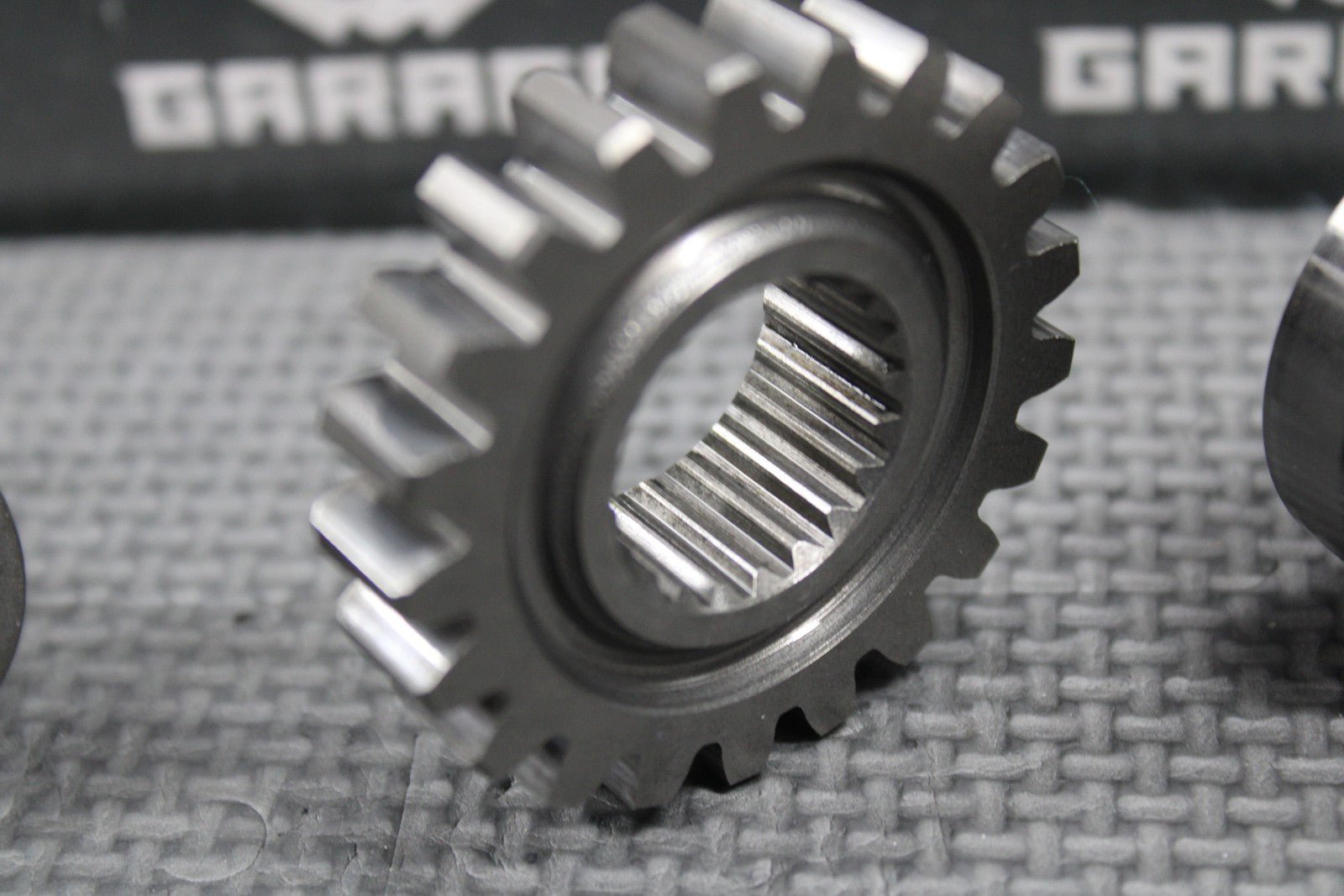 2003 HONDA CR250R OEM ENGINE PRIMARY DRIVE MAIN GEAR COLLAR BOLT 13615 - KS7 - 000 - hggarage