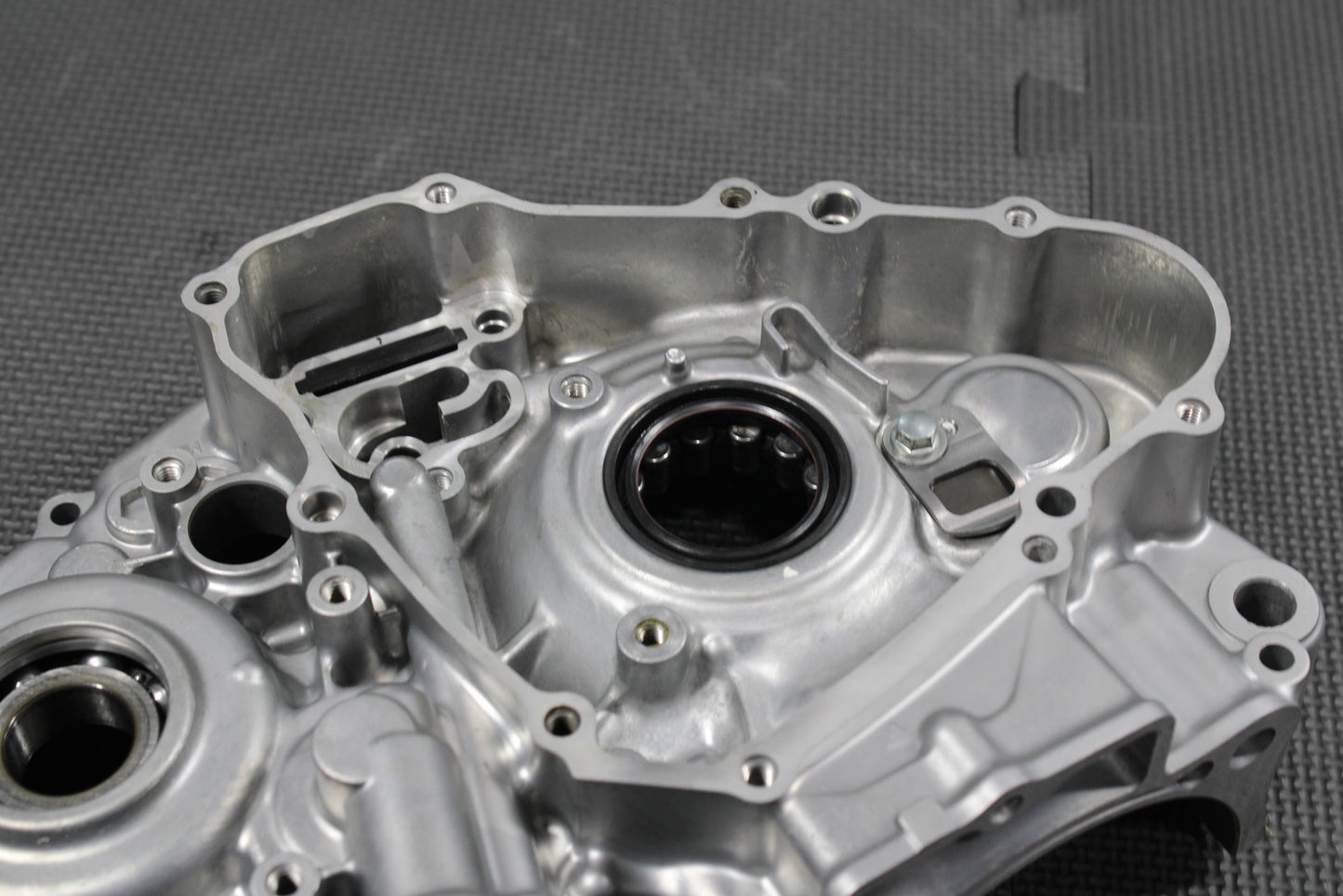 2019 HONDA 19 - 20 CRF450RX OEM LEFT ENGINE MOTOR CRANKCASE CRANK NEEDS REPAIR! - hggarage