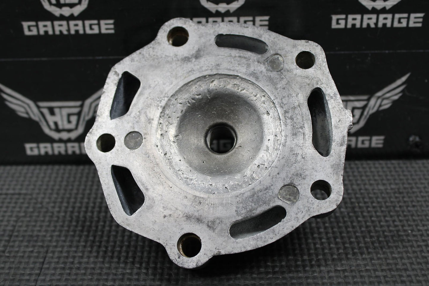 1985 HONDA CR125R OEM ENGINE MOTOR CYLINDER HEAD COVER CAP DOME 12200 - KA3 - 760 - hggarage