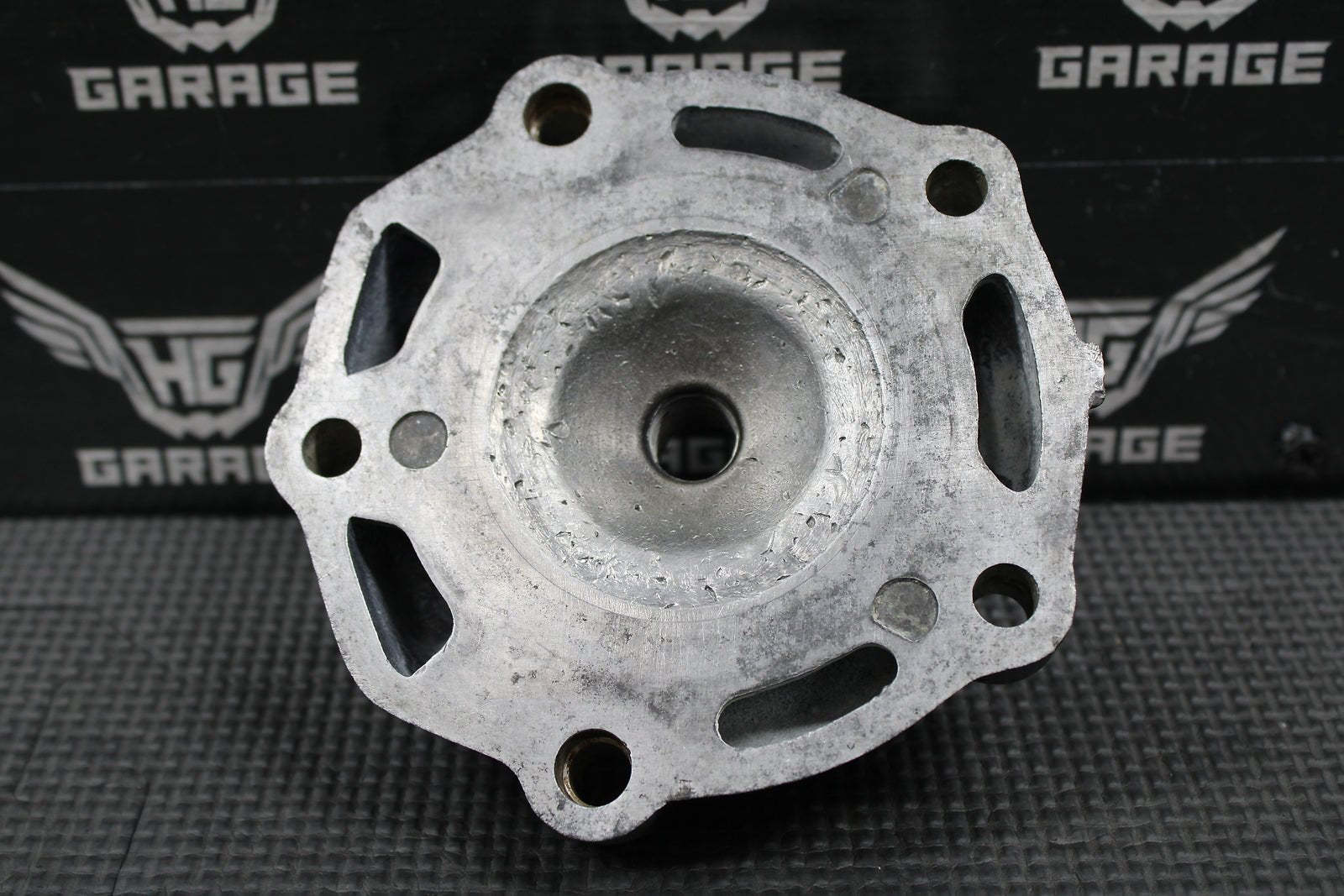 1985 HONDA CR125R OEM ENGINE MOTOR CYLINDER HEAD COVER CAP DOME 12200 - KA3 - 760 - hggarage