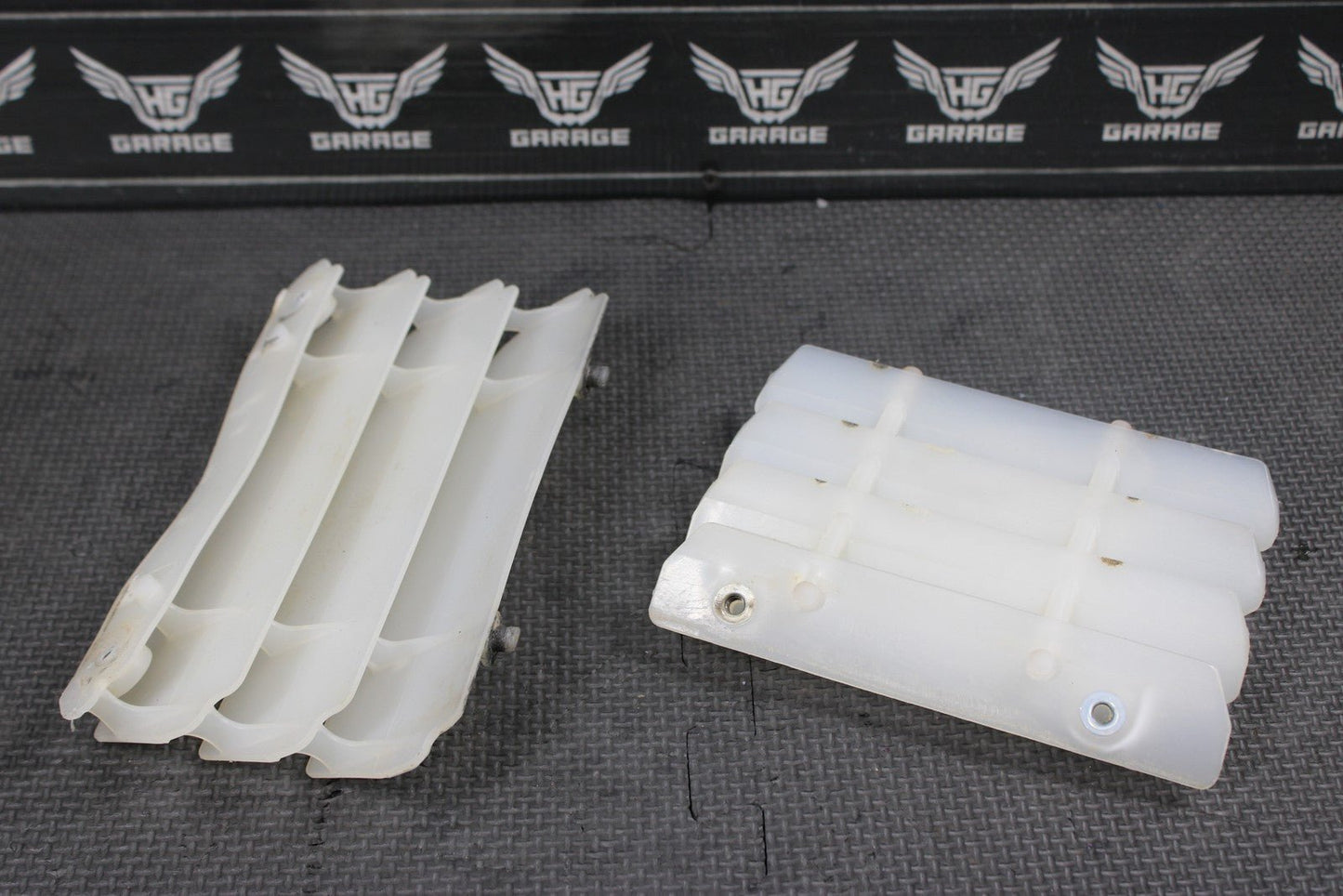 2004 00 - 08 KAWASAKI KX65 OEM RADIATOR GUARD SHIELD LOUVER VENT 14037 - 0047 - RZ - hggarage