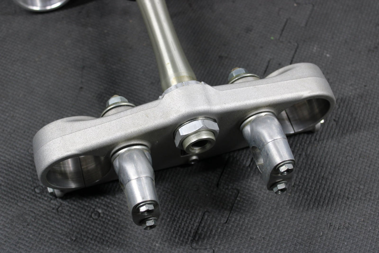 2006 HONDA CR125R 05 - 07 OEM FRONT FORKS LOWER UPPER TRIPLE TREE STEM CLAMP NICE! - hggarage