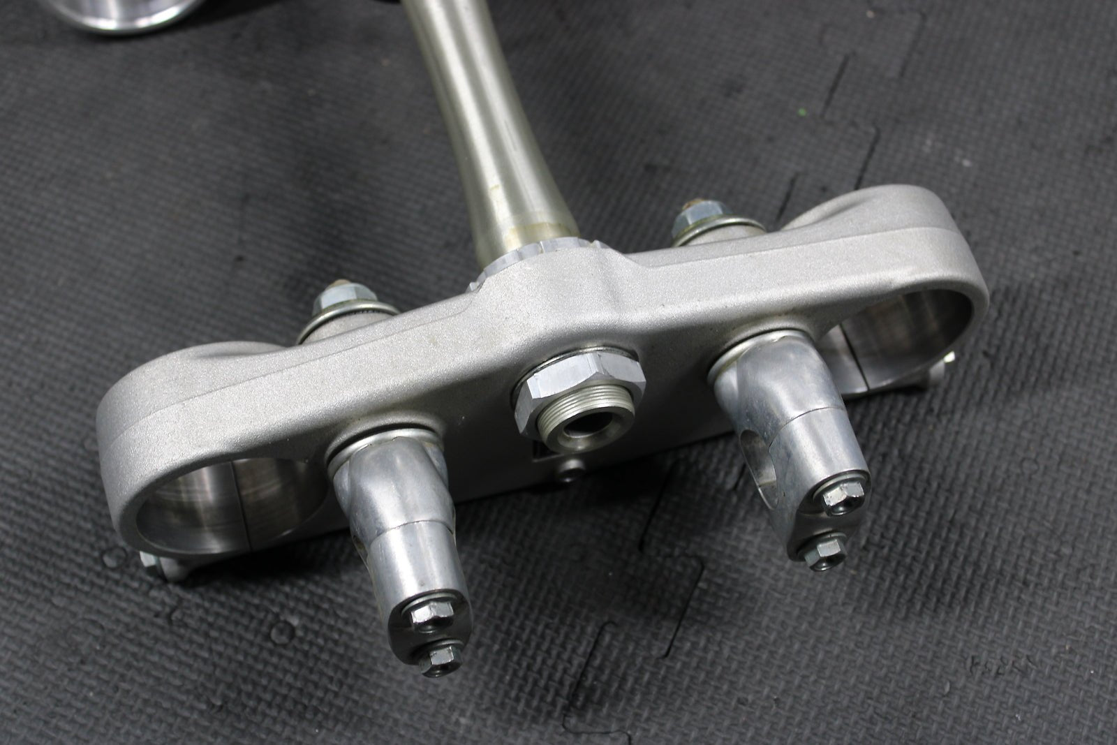 2006 HONDA CR125R 05 - 07 OEM FRONT FORKS LOWER UPPER TRIPLE TREE STEM CLAMP NICE! - hggarage