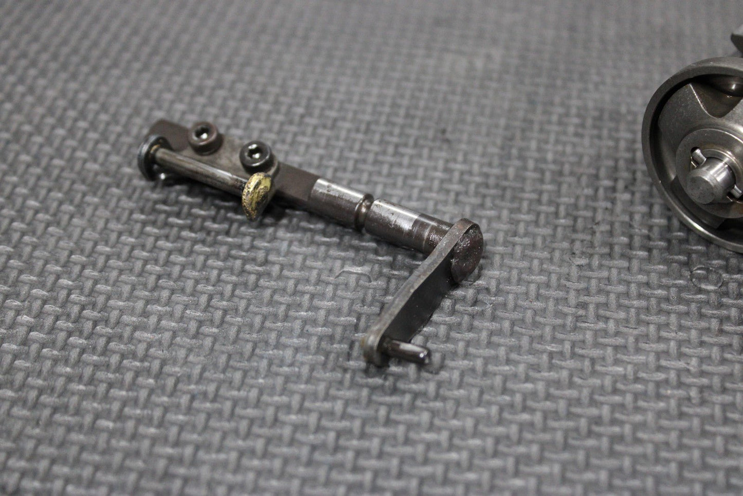 1996 KAWASAKI KX125 OEM ENGINE POWERVALVE EXHUAST VALVE LINKAGE GOVERNOR - hggarage