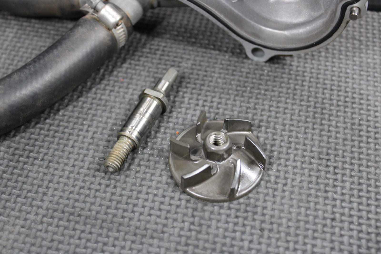 2009 YAMAHA 03 - 11 WR450F 03 - 09 YZ450F OEM ENGINE WATER PUMP W HOUSING - hggarage