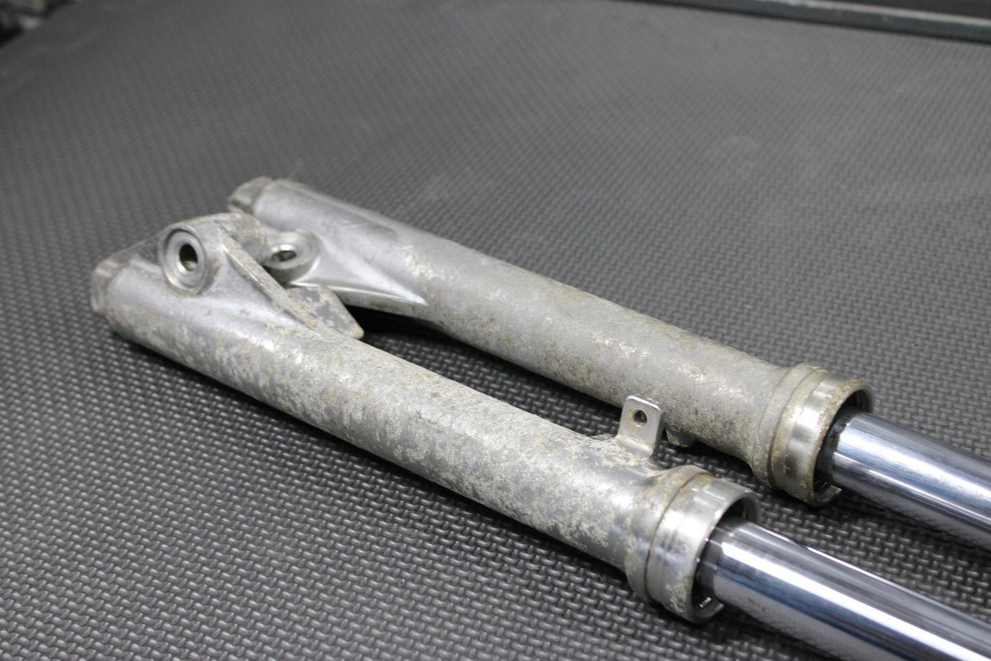 1985 YAMAHA PW80 83 - 85 OEM RIGHT LEFT FRONT SUSPENSION FORKS 21W - 23103 - 00 - 00 - hggarage