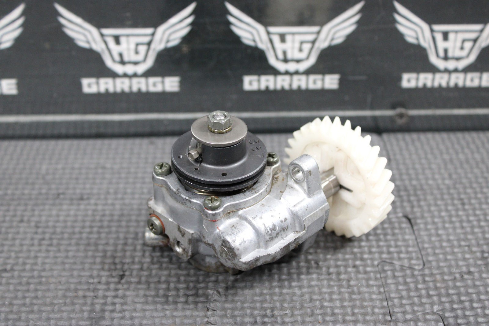 1997 YAMAHA 90 - 00 RT100 OEM ENGINE MOTOR OIL PUMP 3UL - 13101 - 00 - 00 - hggarage