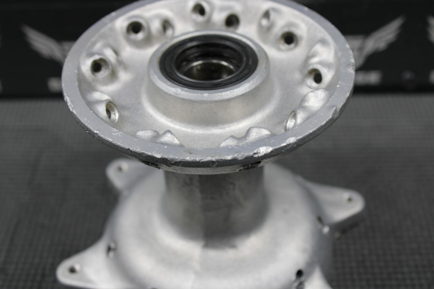2000 97 - 00 SUZUKI RM125 RM250 OEM FRONT WHEEL HUB 54111 - 36E10 - hggarage