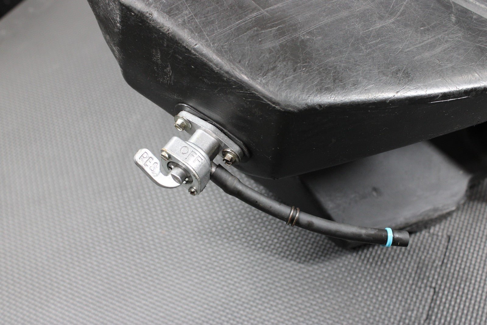 2000 KTM 250 EXC 12 LITER OEM GAS FUEL TANK CELL PETROL RESERVOIR 52307013000 - hggarage