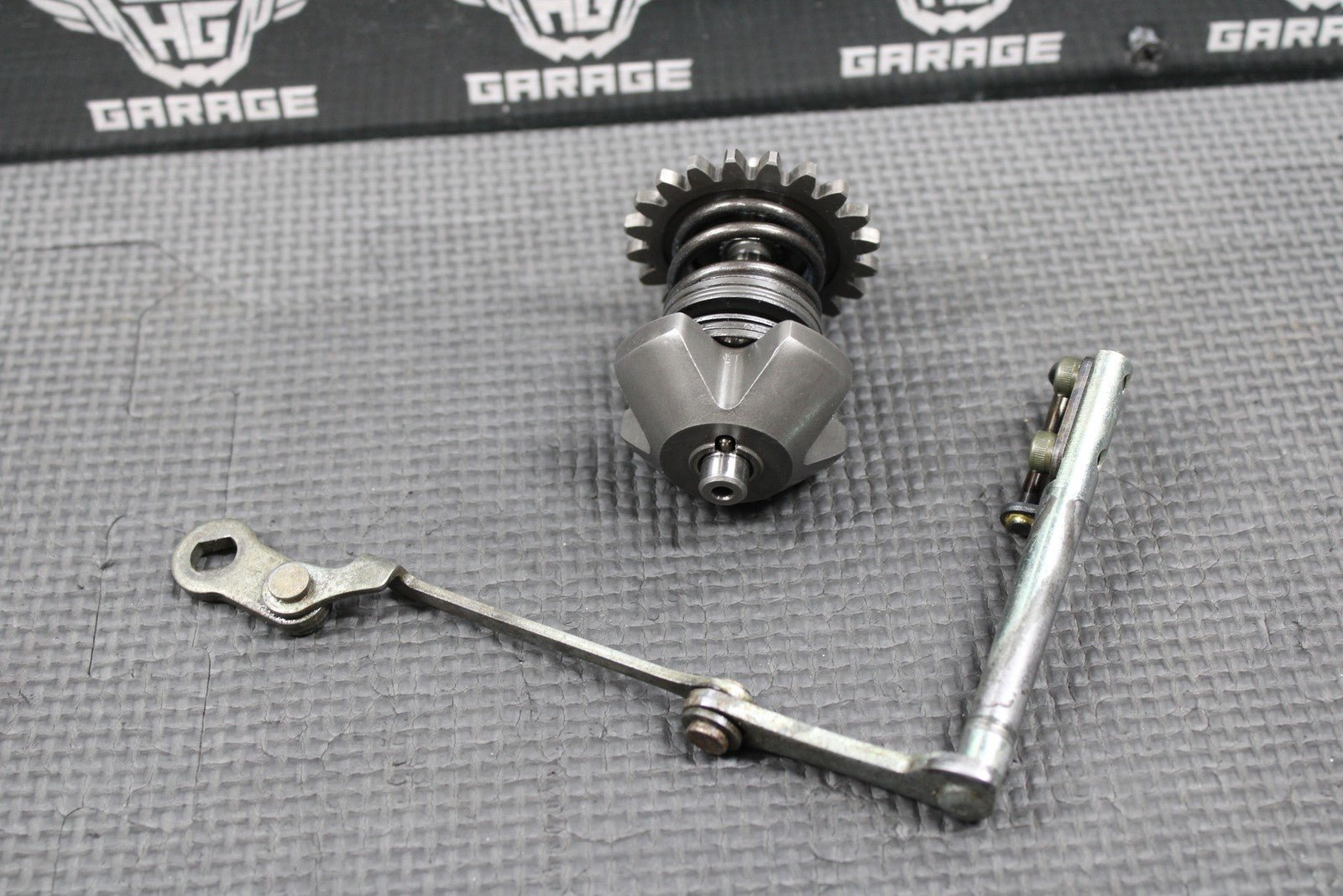 1999 2000 YAMAHA YZ125 OEM EXHAUST POWER VALVE LINKAGE PUSH ROD GOVERNOR GEAR - hggarage