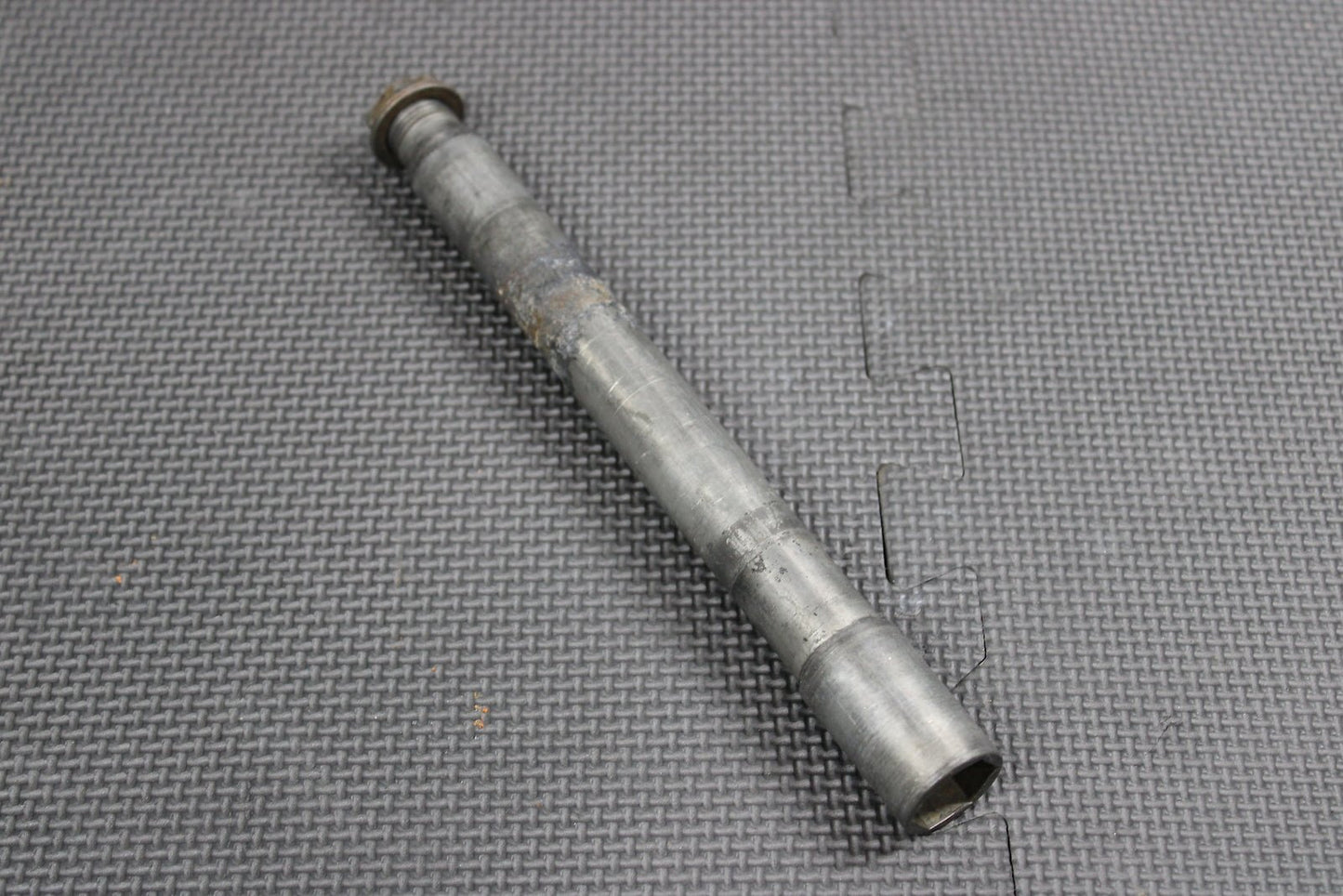 2013 SUZUKI RMZ250 OEM FRONT WHEEL RIM AXLE PIVOT BOLT 54711 - 35G00 - hggarage