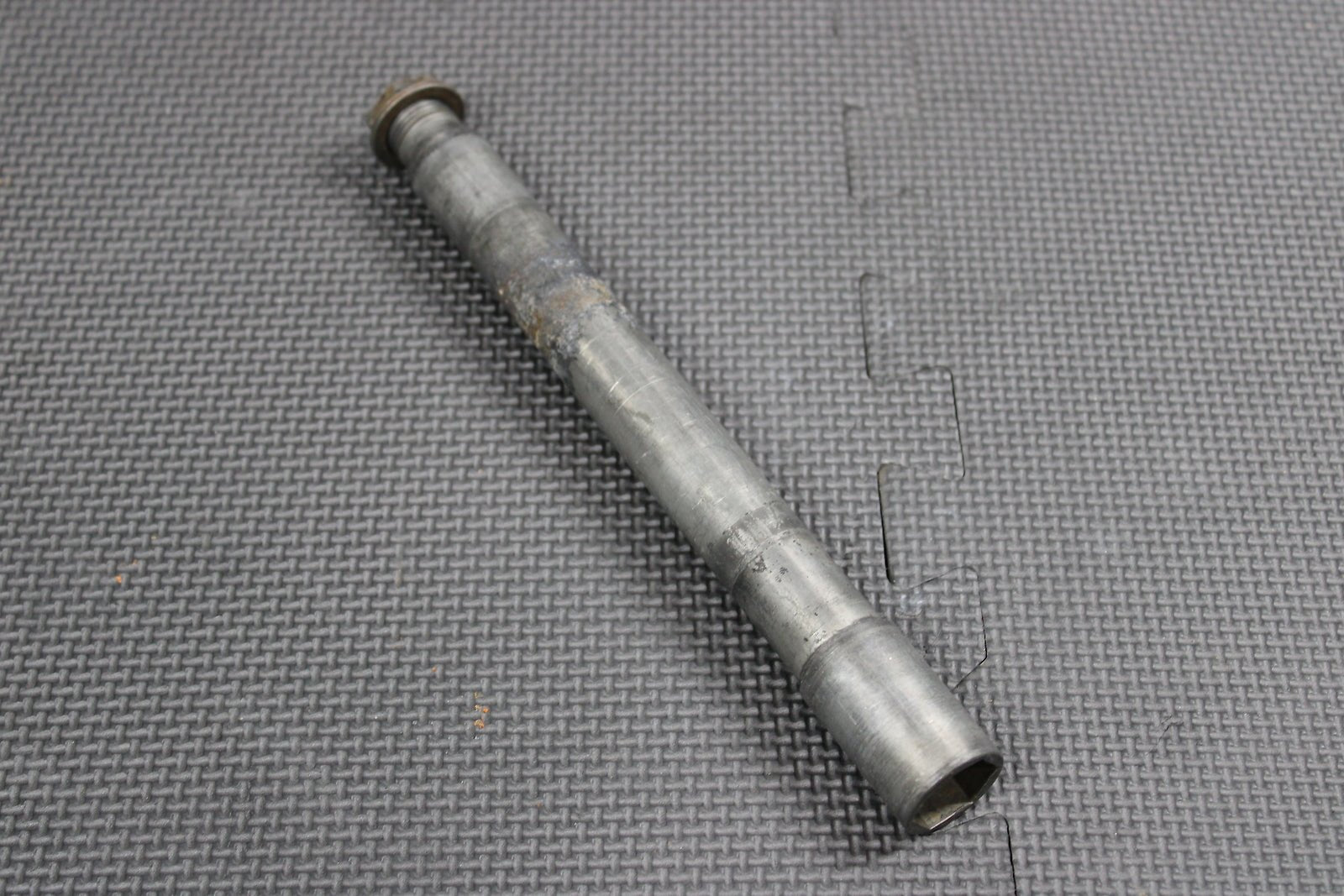 2013 SUZUKI RMZ250 OEM FRONT WHEEL RIM AXLE PIVOT BOLT 54711 - 35G00 - hggarage