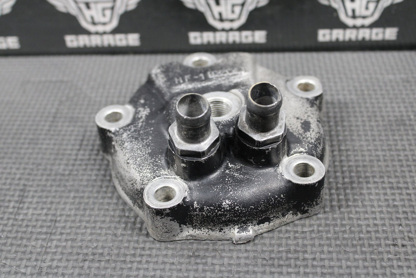 1985 HONDA CR125R OEM ENGINE MOTOR CYLINDER HEAD COVER CAP DOME 12200 - KA3 - 760 - hggarage