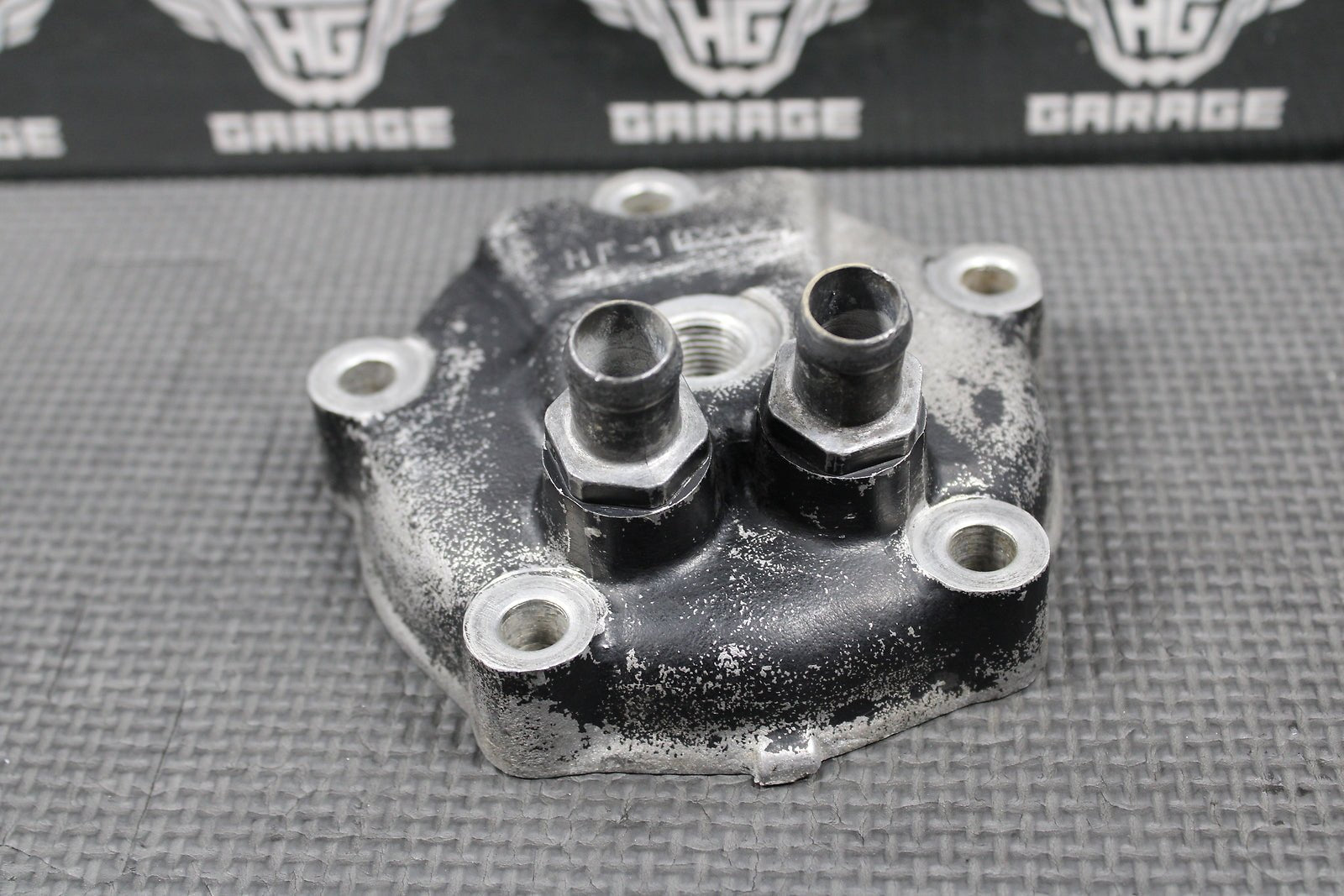1985 HONDA CR125R OEM ENGINE MOTOR CYLINDER HEAD COVER CAP DOME 12200 - KA3 - 760 - hggarage