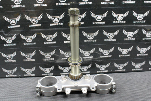 1999 YAMAHA YZ125 OEM FRONT FORKS CLAMP LOWER TRIPLE TREE STEM 5DH - 23340 - M0 - 00 - hggarage