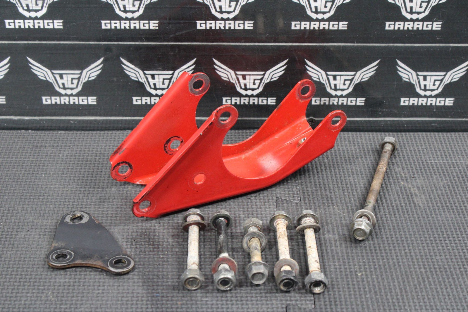 1987 YAMAHA TW200 OEM ENGINE MOTOR MOUNT STAY BRACKETS 1RL - 21316 - 00 - FH - hggarage