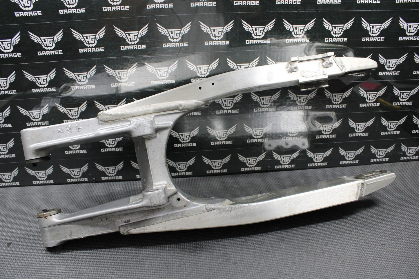 1994 SUZUKI 93 - 95 RM125 RM250 OEM SWINGARM SWING ARM SUSPENSION 61000 - 28E11 GOOD - hggarage