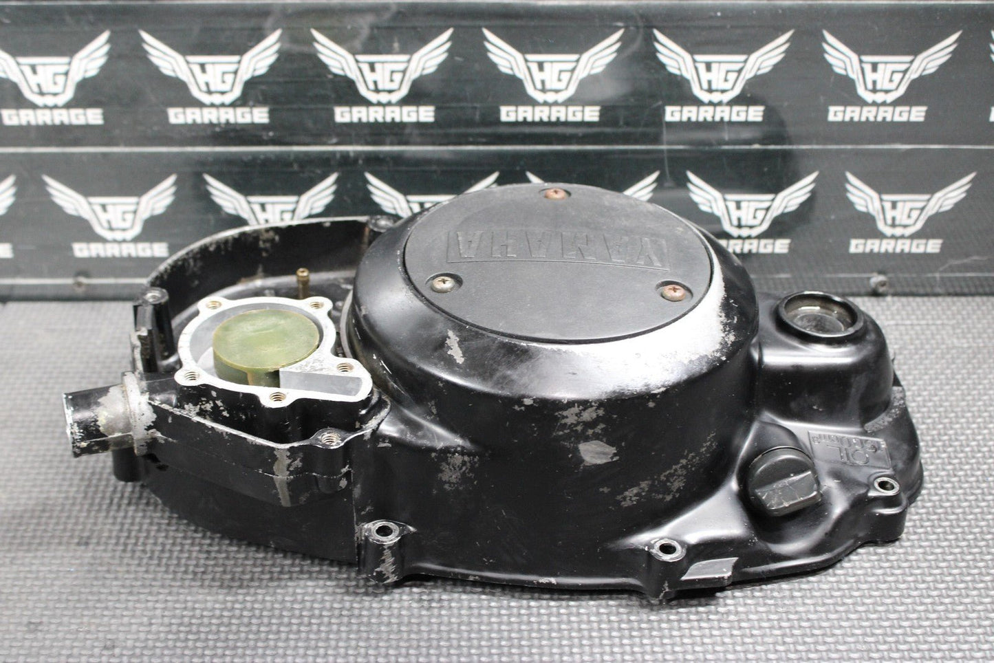 1991 YAMAHA BANSHEE 350 OEM ENGINE MOTOR RIGHT SIDE CLUTCH COVER 2GU - 15421 - 00 - 00 - hggarage