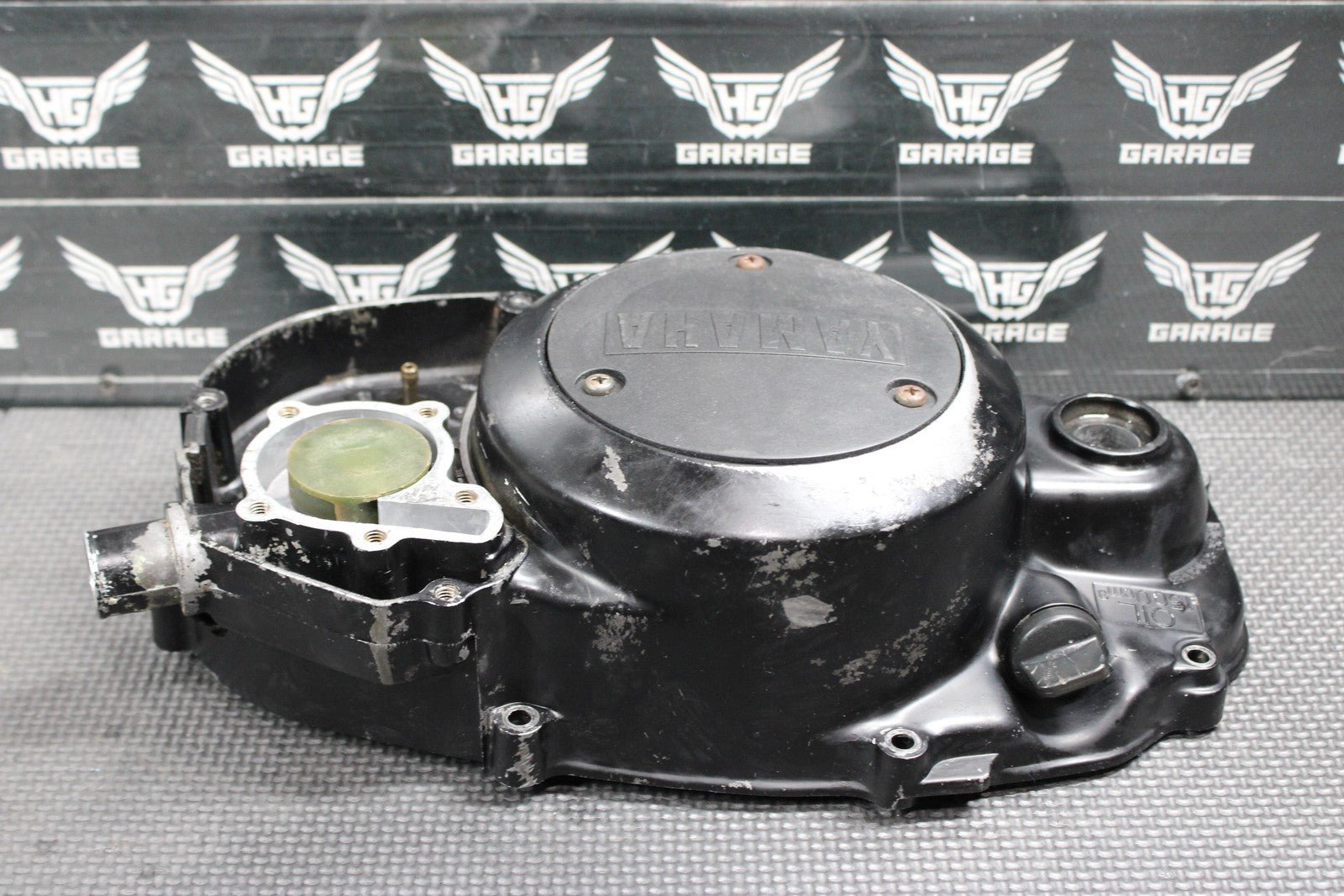 1991 YAMAHA BANSHEE 350 OEM ENGINE MOTOR RIGHT SIDE CLUTCH COVER 2GU - 15421 - 00 - 00 - hggarage