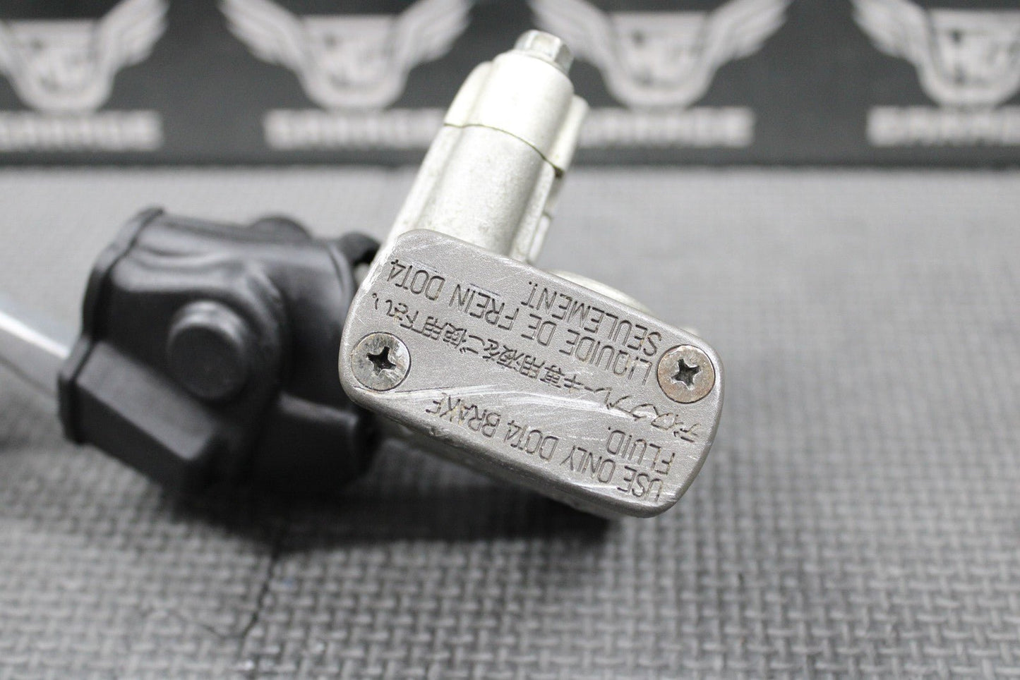 1997 HONDA CR250R OEM NISSIN FRONT BRAKE MASTER CYLINDER W/ LEVER 45510 - MEY - 305 - hggarage