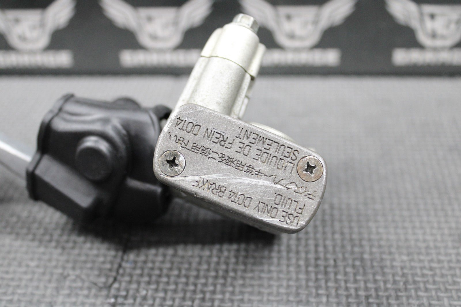 1997 HONDA CR250R OEM NISSIN FRONT BRAKE MASTER CYLINDER W/ LEVER 45510 - MEY - 305 - hggarage