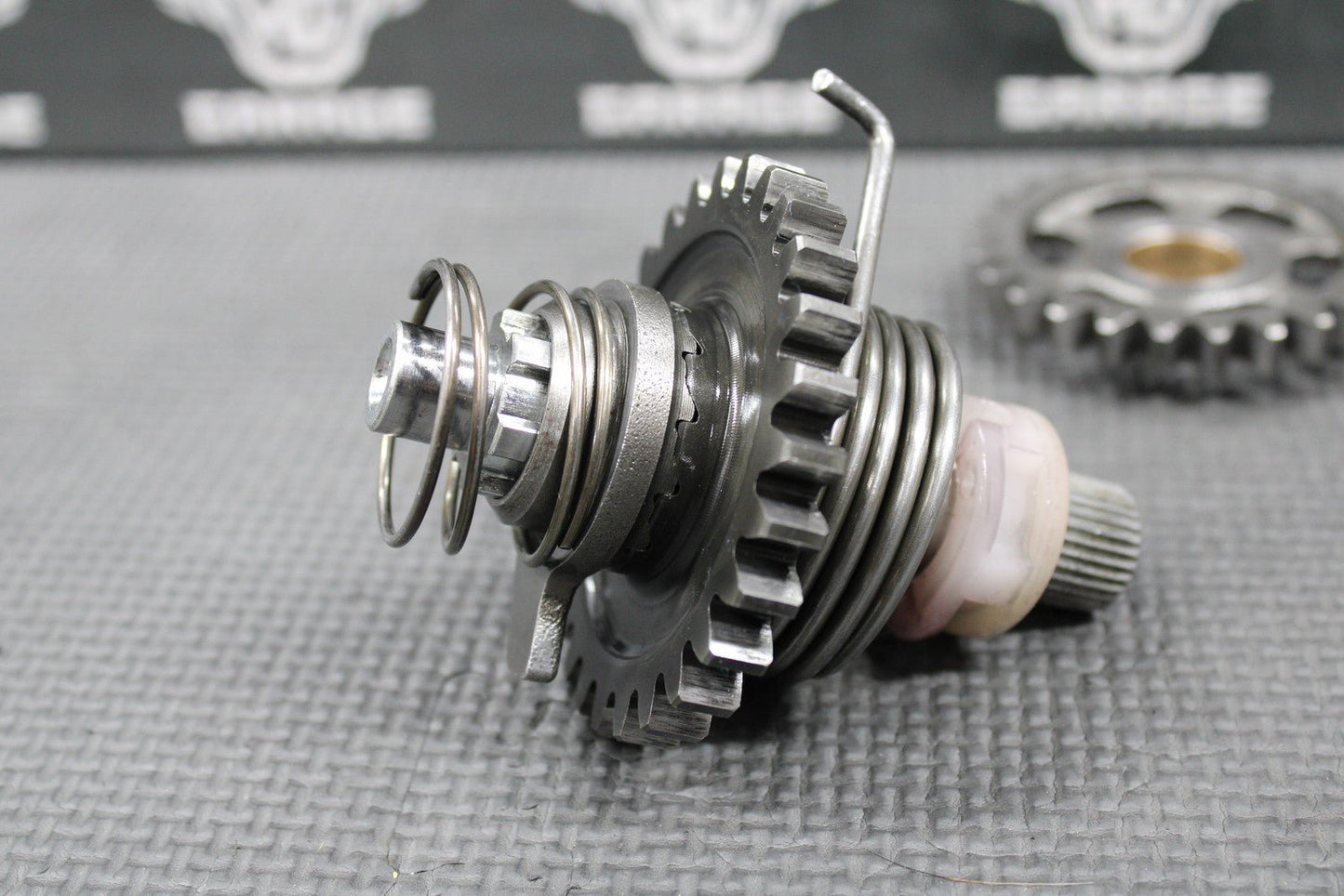 1999 96 - 00 SUZUKI RM125 OEM KICKSTART KICK START SHAFT W IDLER GEAR 26211 - 27C02 - hggarage