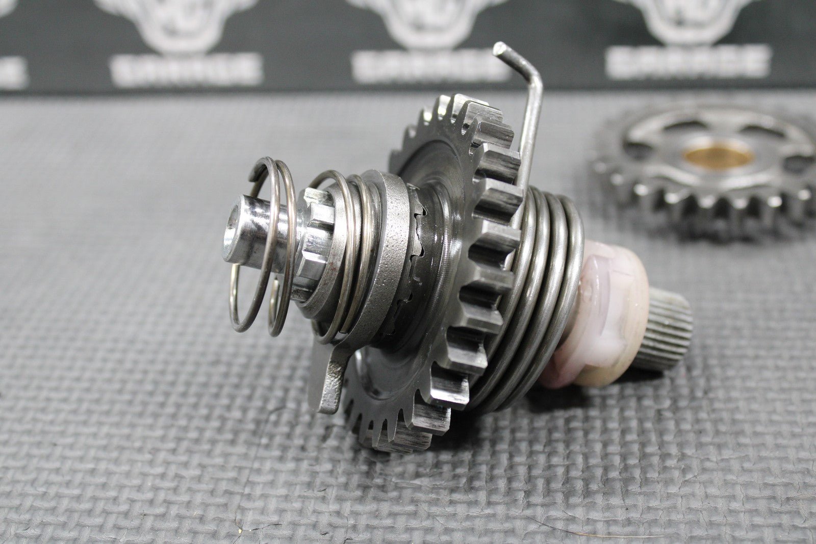 1999 96 - 00 SUZUKI RM125 OEM KICKSTART KICK START SHAFT W IDLER GEAR 26211 - 27C02 - hggarage