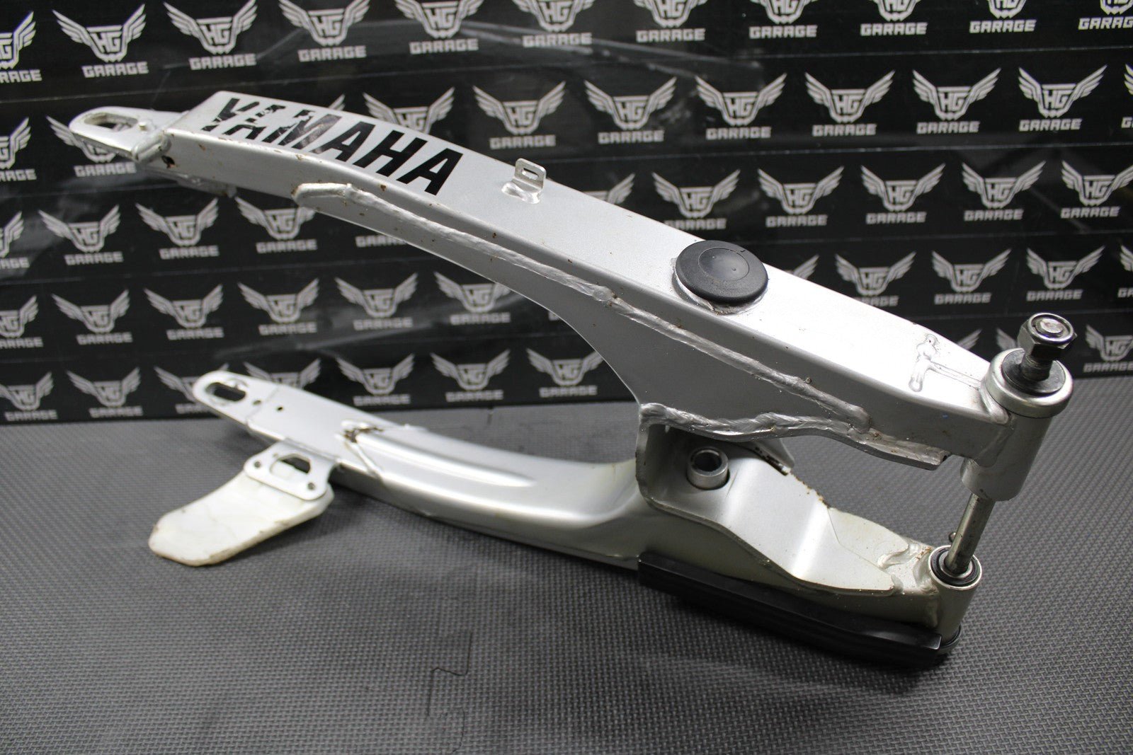 2005 YAMAHA TTR230 05 - 22 OEM SWINGARM SWING ARM REAR SUSPENSION 1C6 - F2110 - 00 - 35 - hggarage