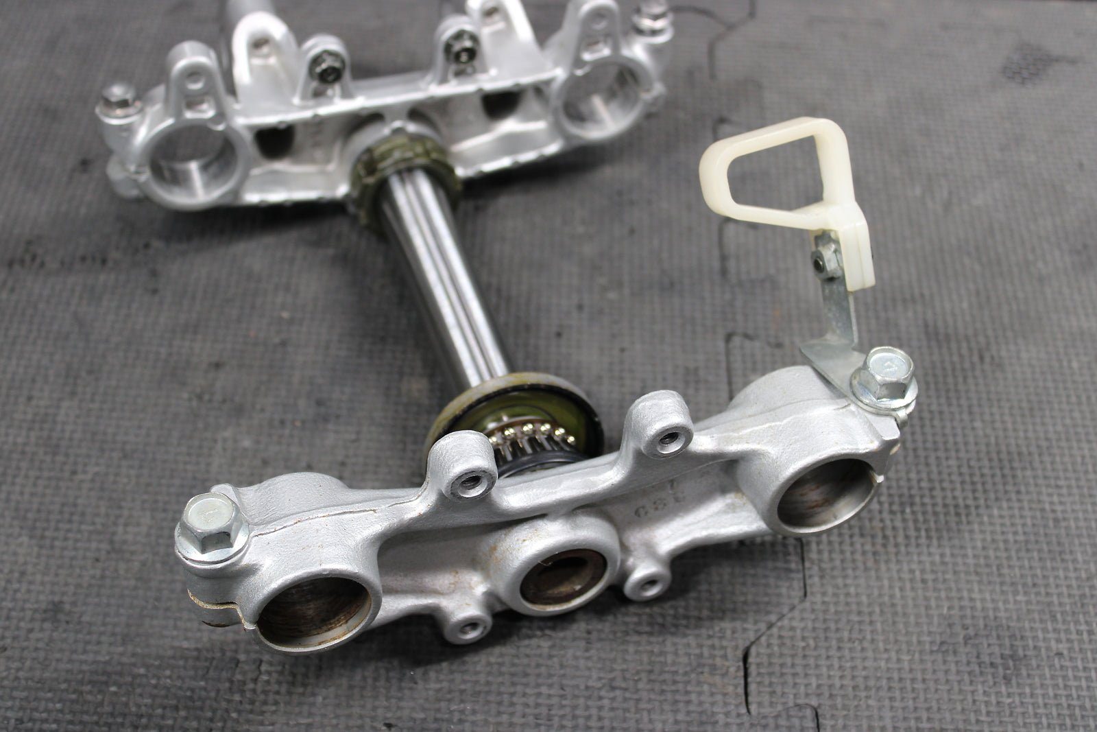 2000 Yamaha TTR125L OEM Front Forks Lower Upper Triple Tree Clamps Assembly - hggarage