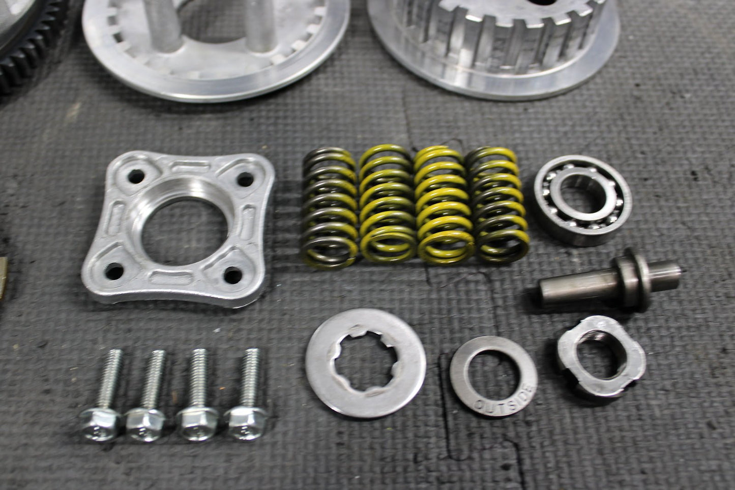2000 HONDA XR200R OEM COMPLETE CLUTCH W PLATES BASKET HUB 22100 - 437 - 020 22121 - KC - hggarage