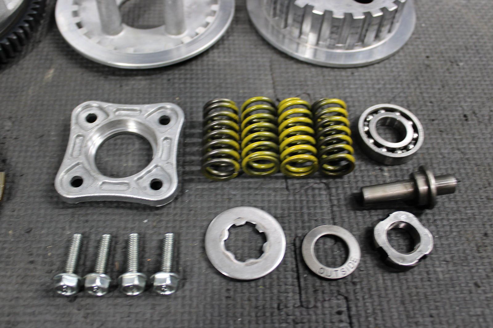 2000 HONDA XR200R OEM COMPLETE CLUTCH W PLATES BASKET HUB 22100 - 437 - 020 22121 - KC - hggarage