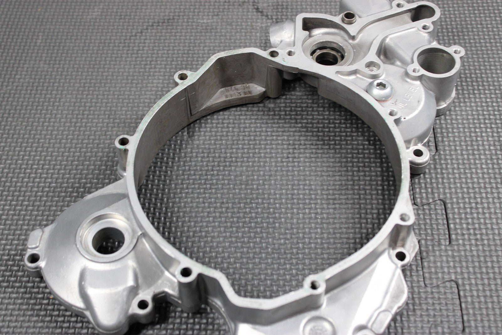 2000 KTM 250 300 EXC OEM RIGHT SIDE ENGINE MOTOR INNER CLUTCH COVER 54630001300 - hggarage