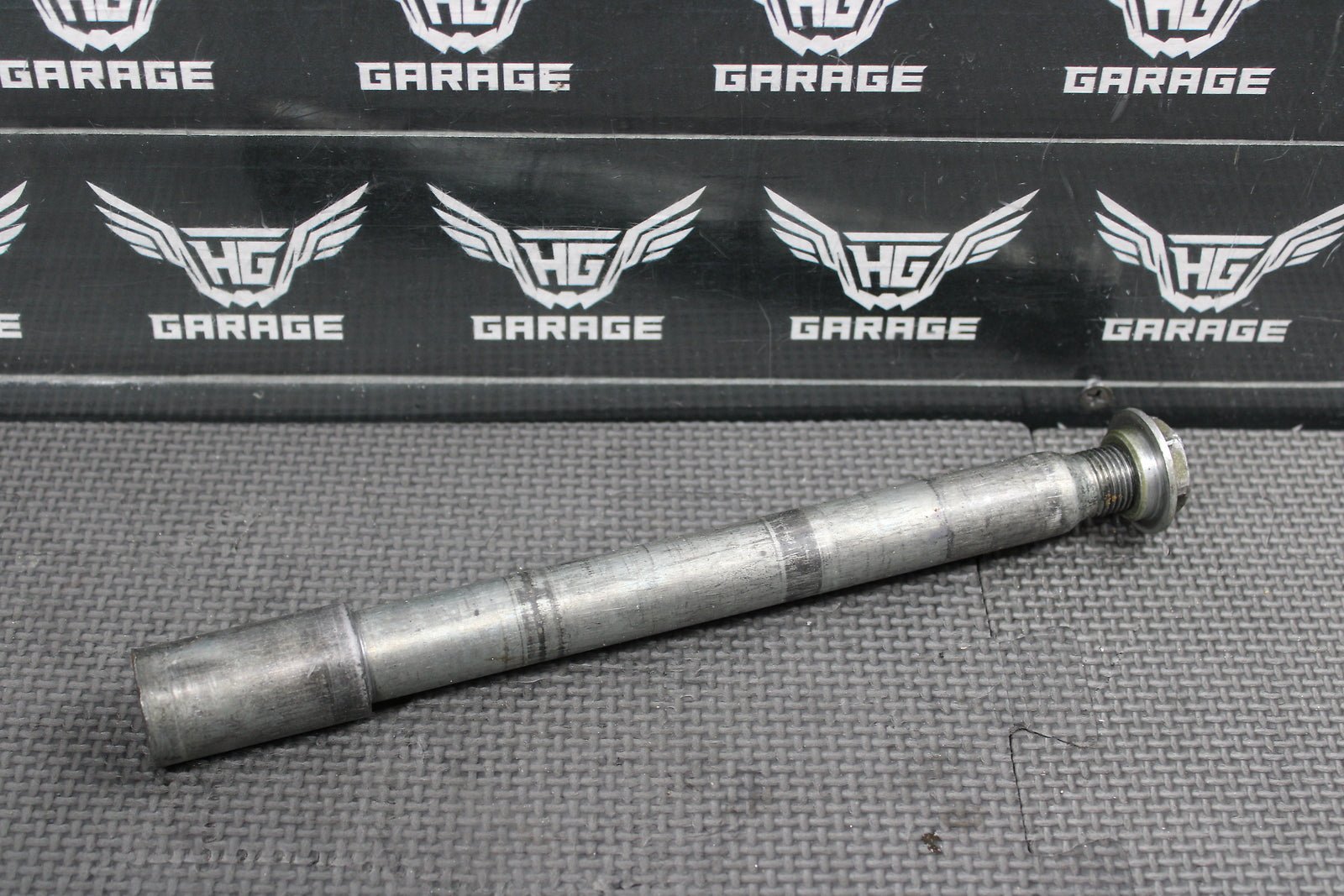 1998 YAMAHA YZ400F OEM FRONT WHEEL RIM AXLE PIVOT BOLT 5BE - 25181 - 00 - 00 - hggarage