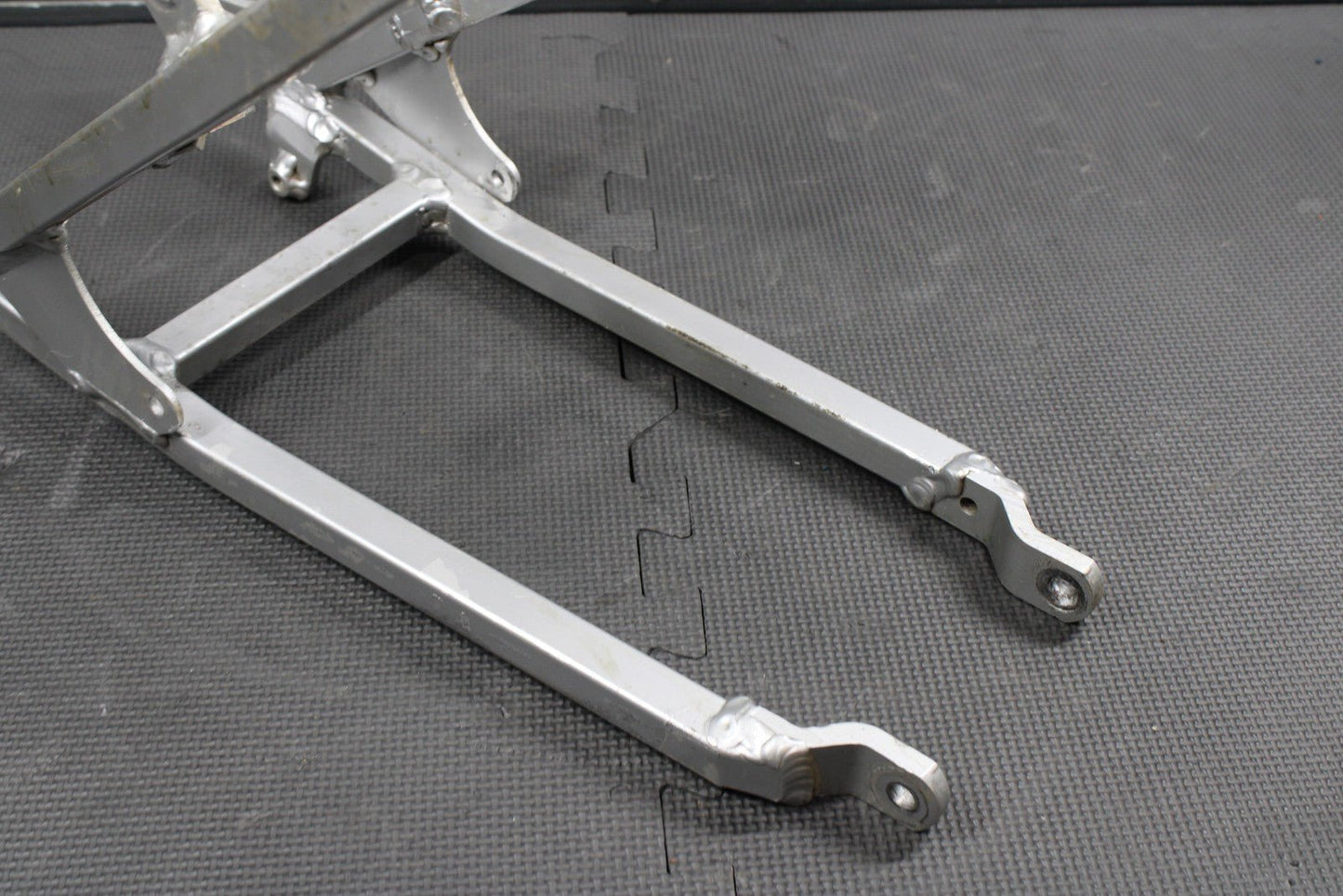 2000 SUZUKI RM125 RM250 OEM REAR BACK SUB FRAME SUBFRAME SUPPORT 41200 - 36E00 - hggarage