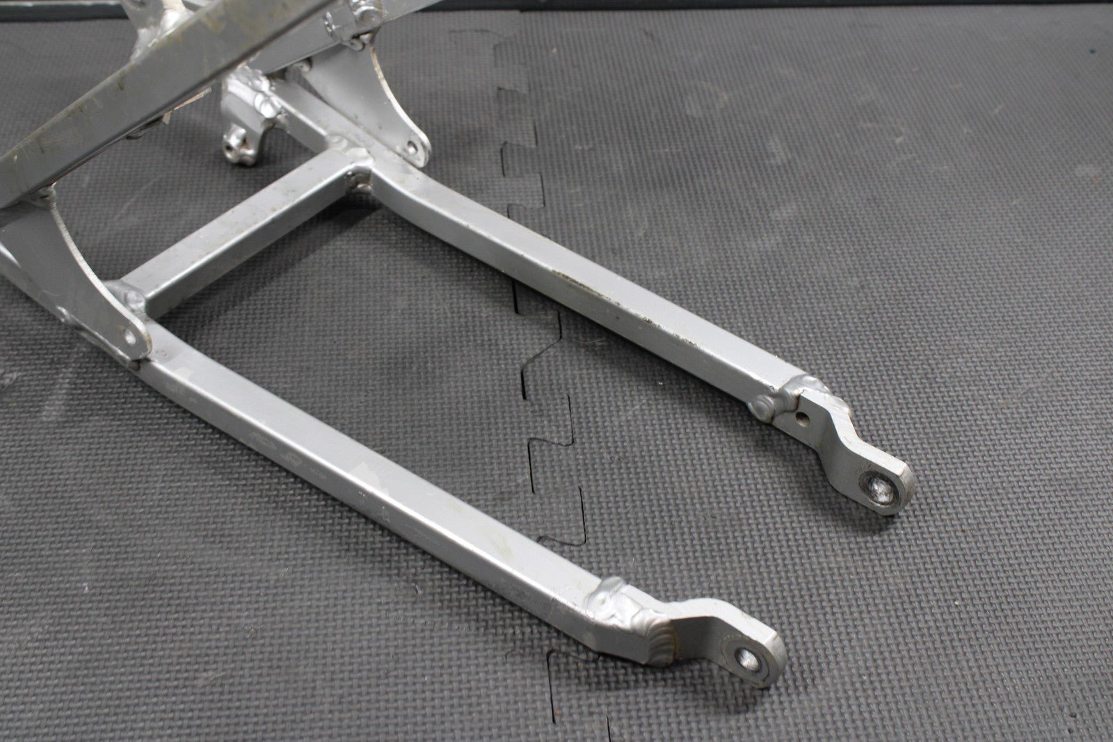 2000 SUZUKI RM125 RM250 OEM REAR BACK SUB FRAME SUBFRAME SUPPORT 41200 - 36E00 - hggarage