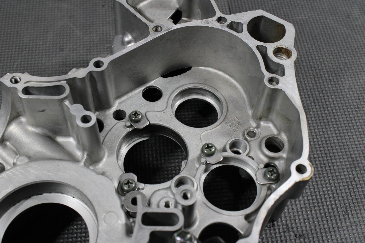 2000 SUZUKI DRZ400 OEM LEFT RIGHT ENGINE MOTOR CRANKCASE CASES HALFS BLOCK GOOD! - hggarage